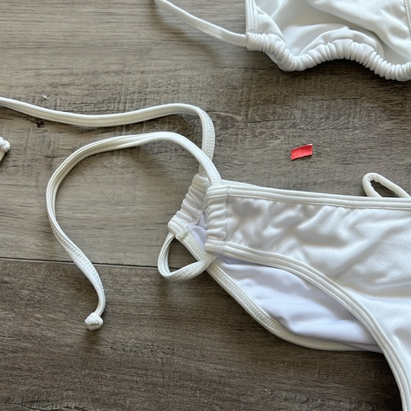 Bikinis - Picture 2 of 10